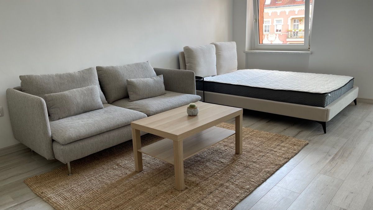 WG #8 Zimmer 1 – 24 m² - sofa Table + Bed