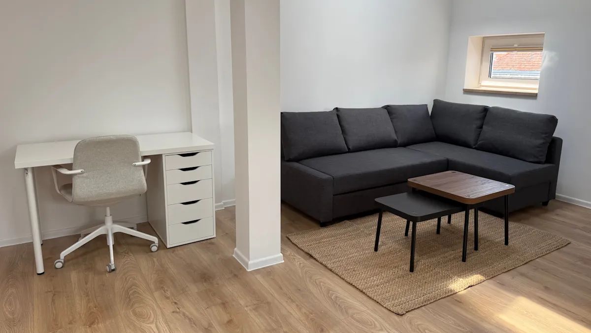 Studio #22 – 35 m² - sofa desk