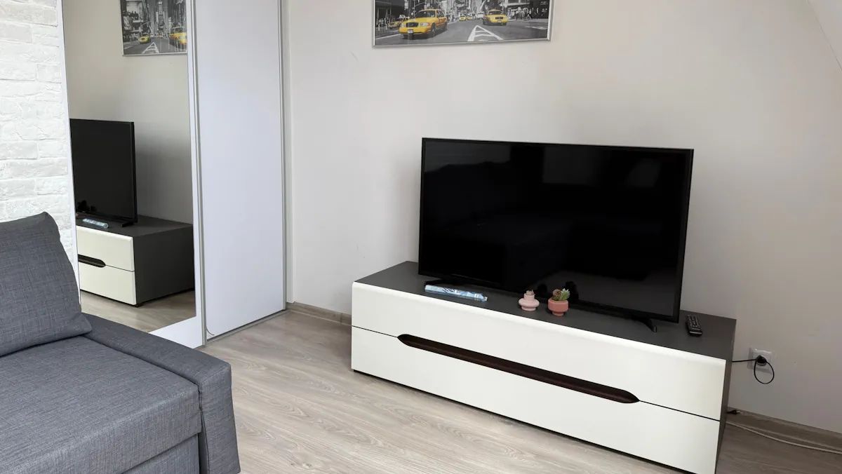 Studio #12 – 32 m² - sofa tv
