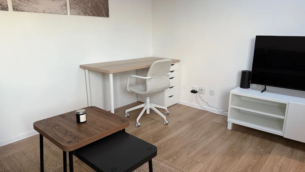 2-room #8j – 35 m² - desk