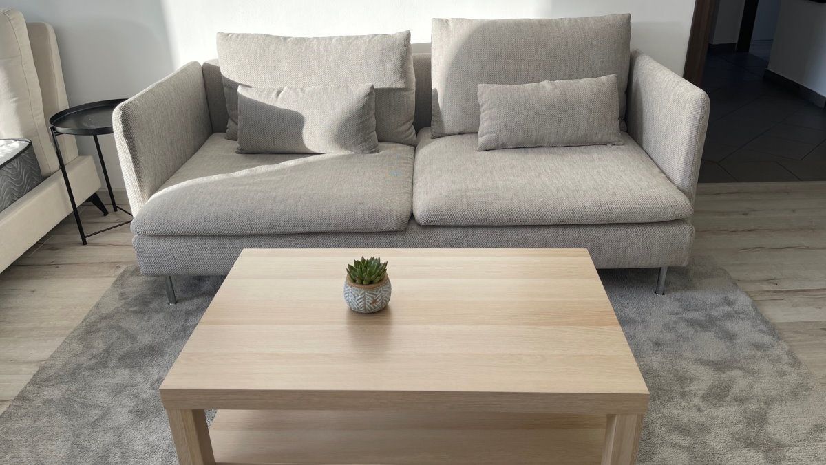 WG #8 Zimmer 3 – 20 m² - sofa Table