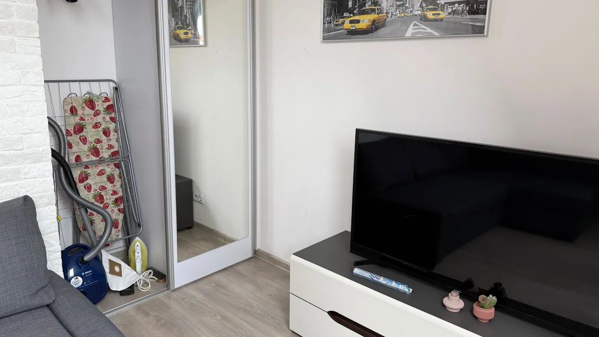 Studio #12 – 32 m² - sofa tv