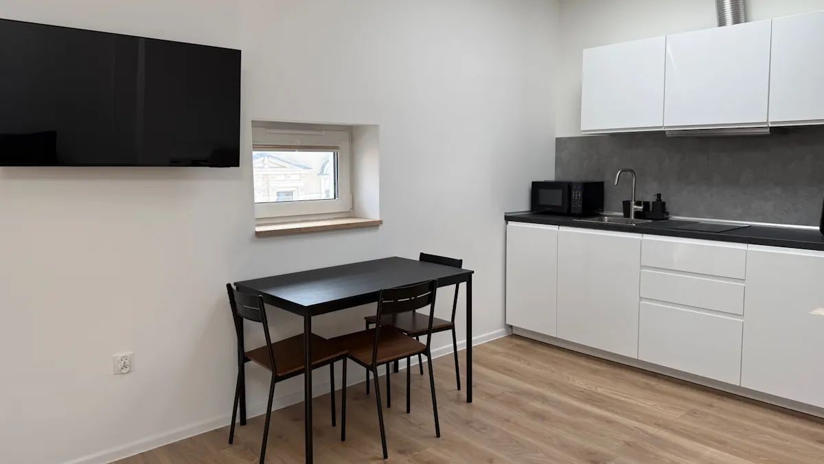 Studio #22 – 35 m² - kitchen table