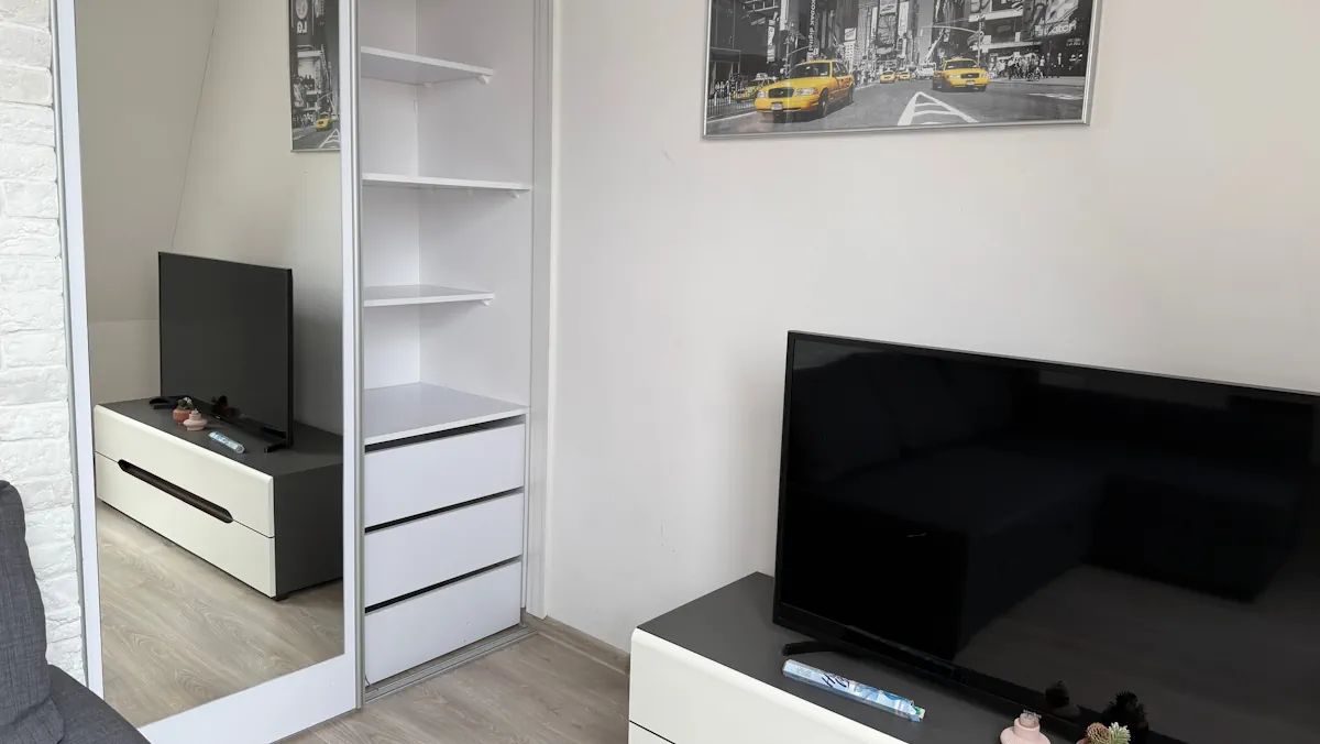 Studio #12 – 32 m² - sofa tv