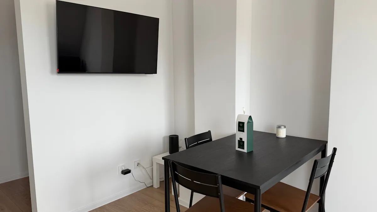 2-roms #8a – 36 m² - table tv