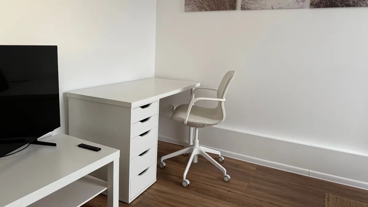 2-room #8e – 36 m² - living room desk