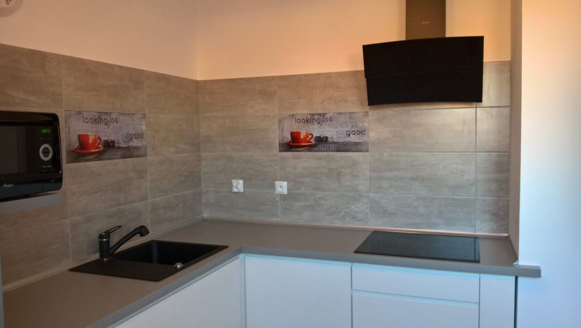 Studio #12 – 32 m² - kitchen right